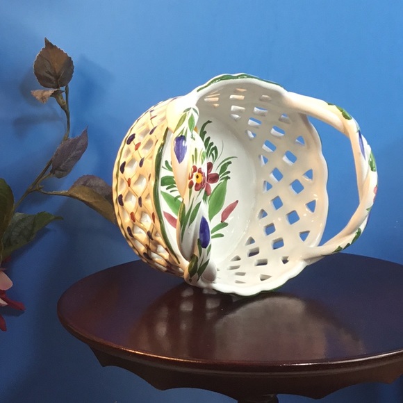 🌿🌺🌿OPEN WEAVE PORCELAIN BASKET FROM PORTUGAL 🌺 - Picture 5 of 8